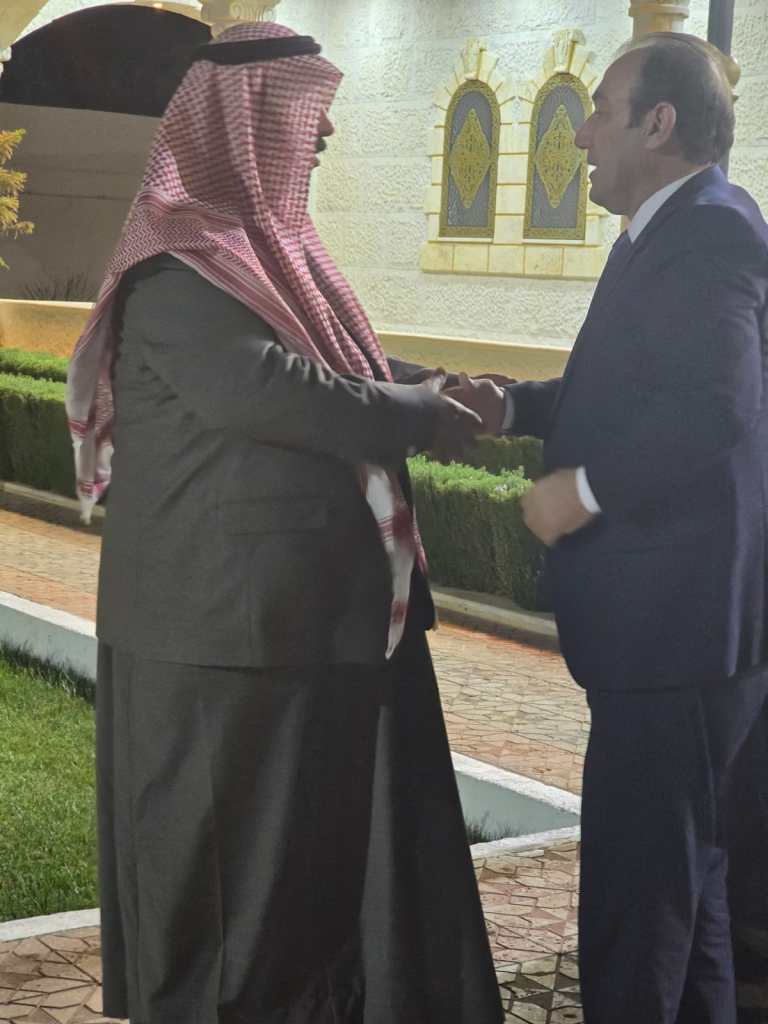 Madar Al-Saa Images 0.41750324288516993