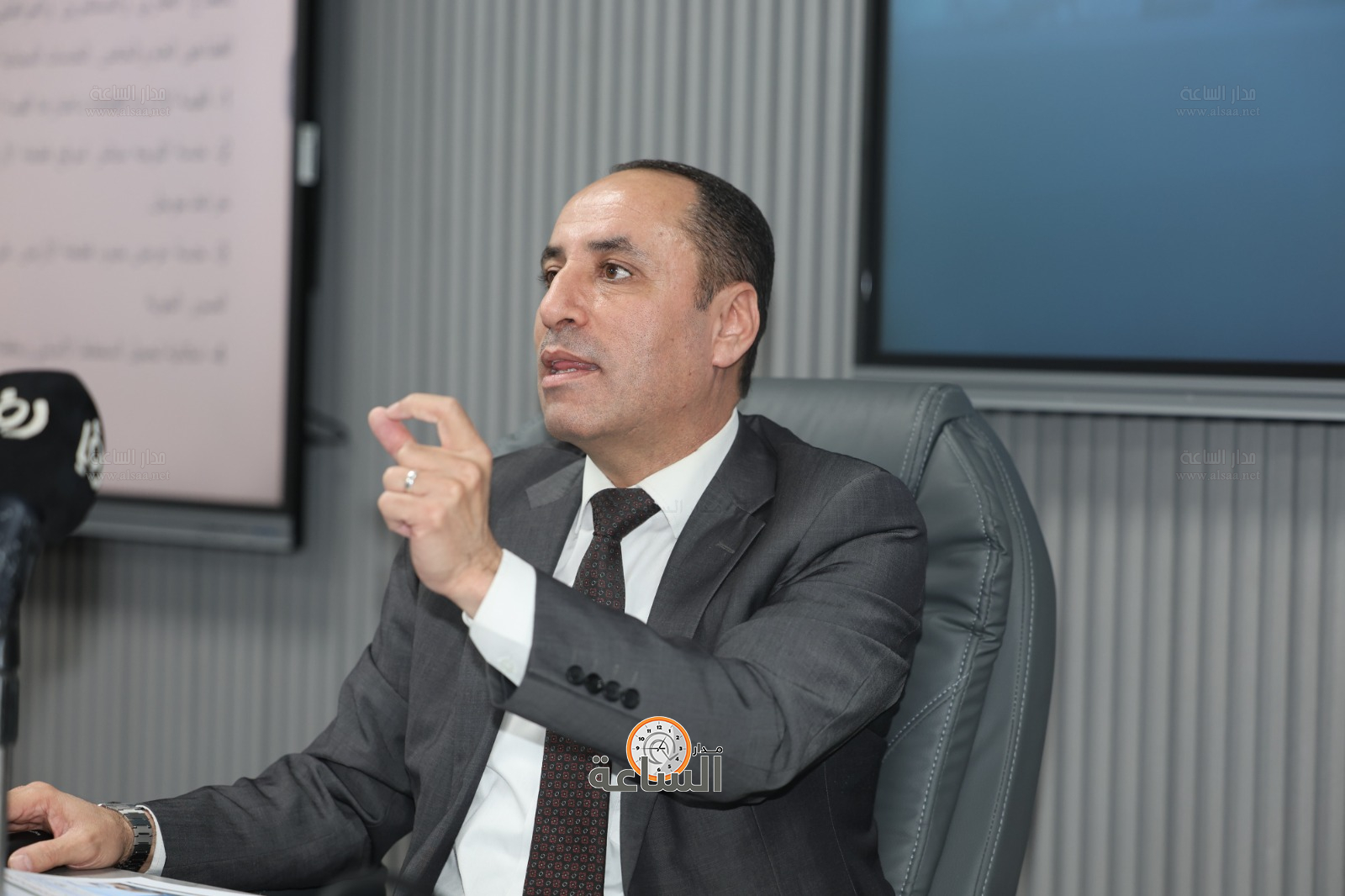 Madar Al-Saa Images 0.22335763867324387