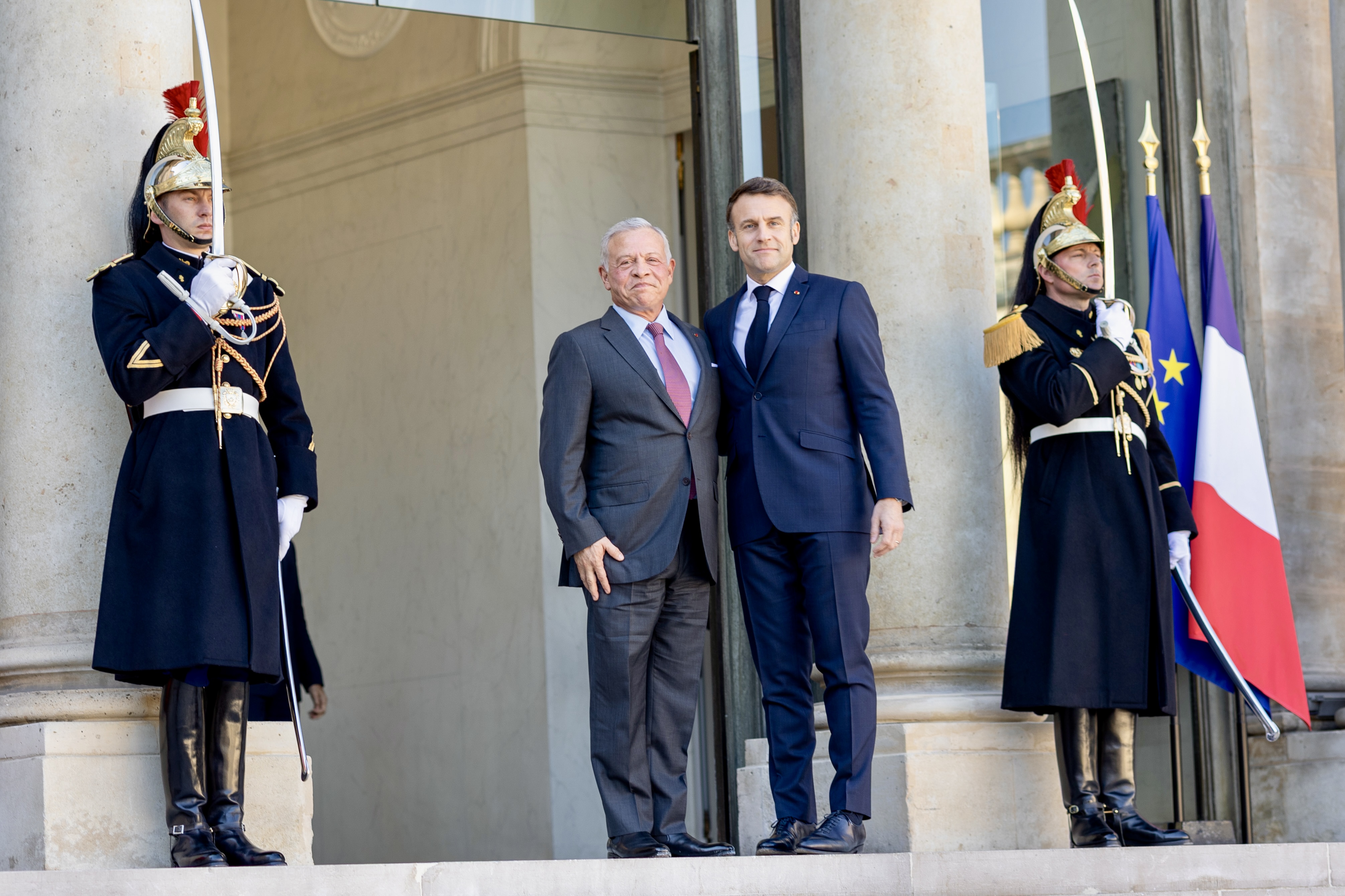 Madar Al-Saa Images 0.9686224759453161