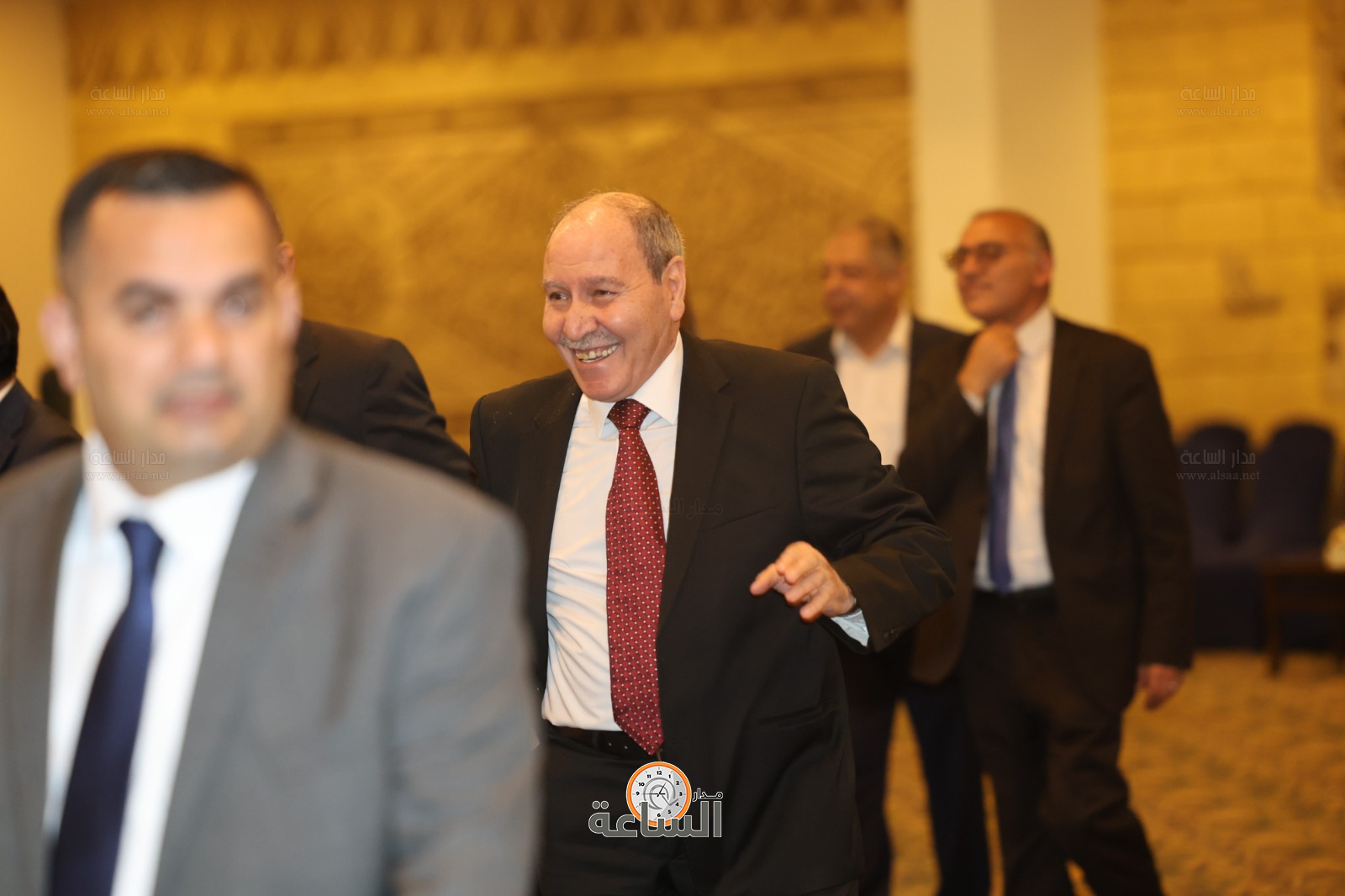 Madar Al-Saa Images 0.4428783147226023