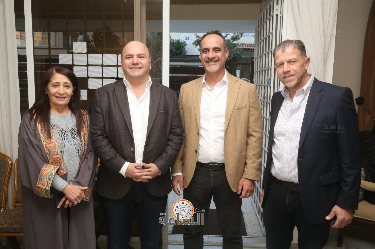 Madar Al-Saa Images 0.032669029160833585