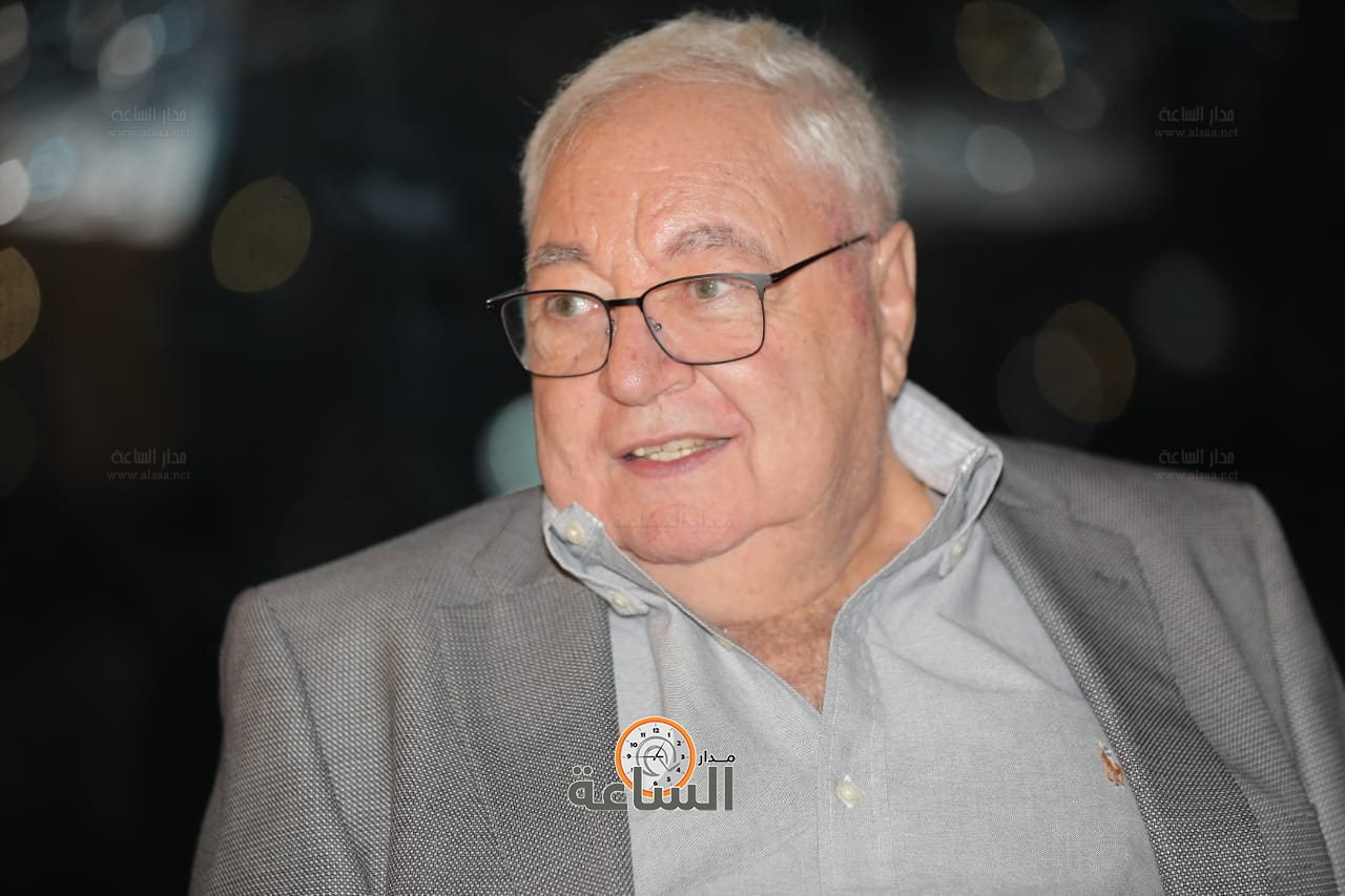 Madar Al-Saa Images 0.8389800354460784