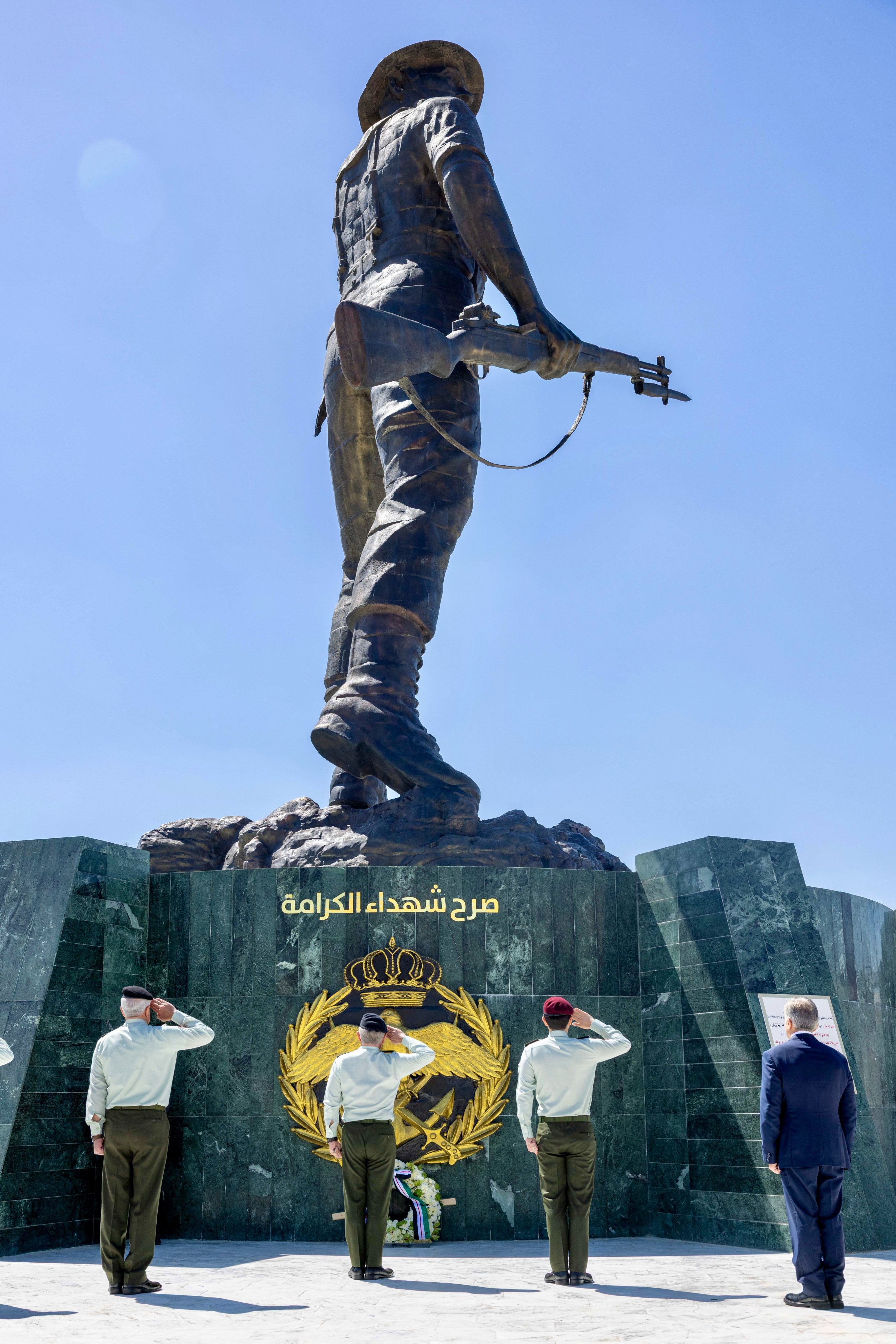 Madar Al-Saa Images 0.8219393411443736