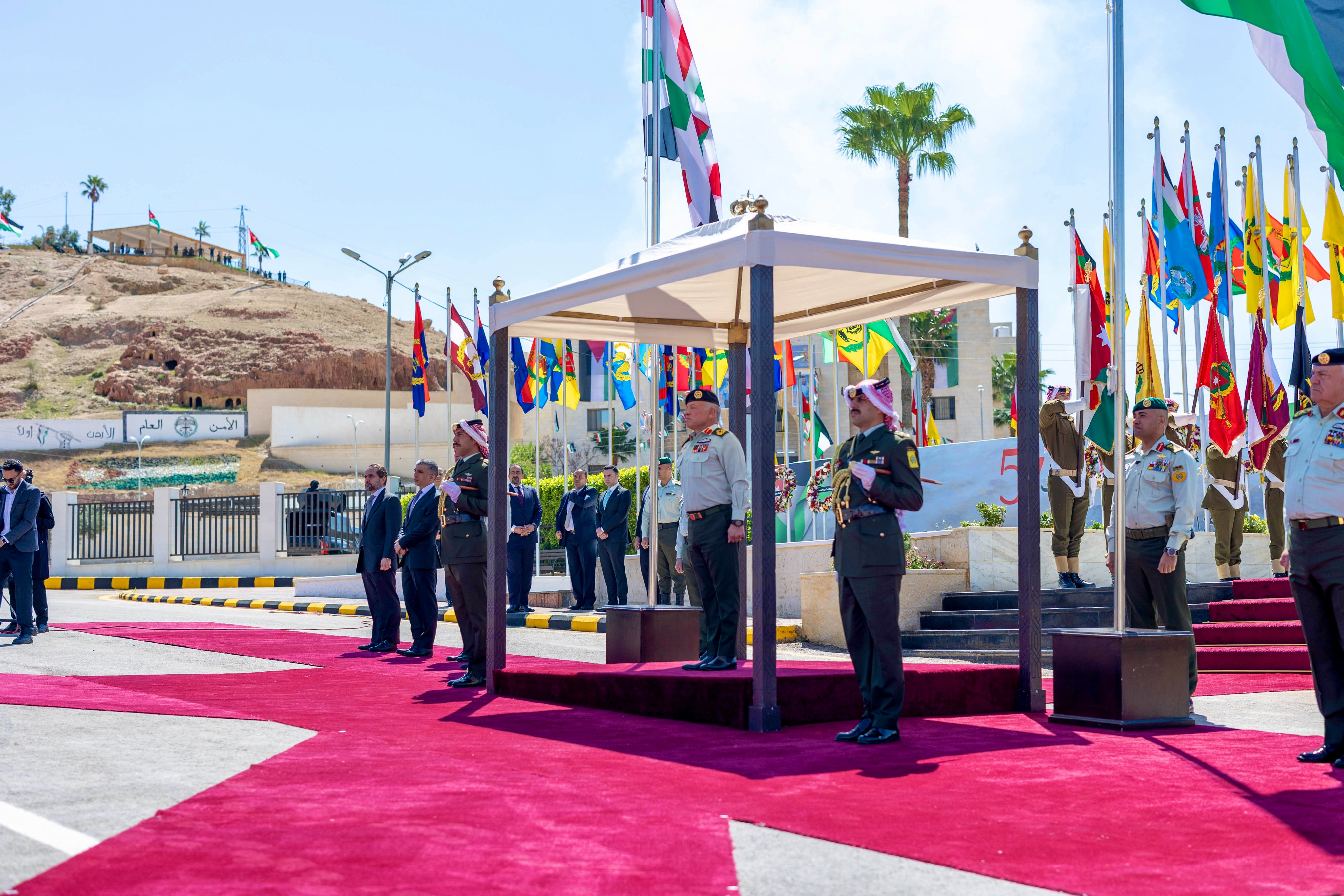 Madar Al-Saa Images 0.6981222588205713