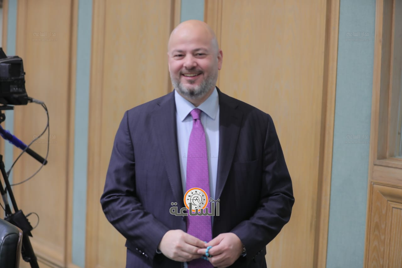 Madar Al-Saa Images 0.2524369342260784