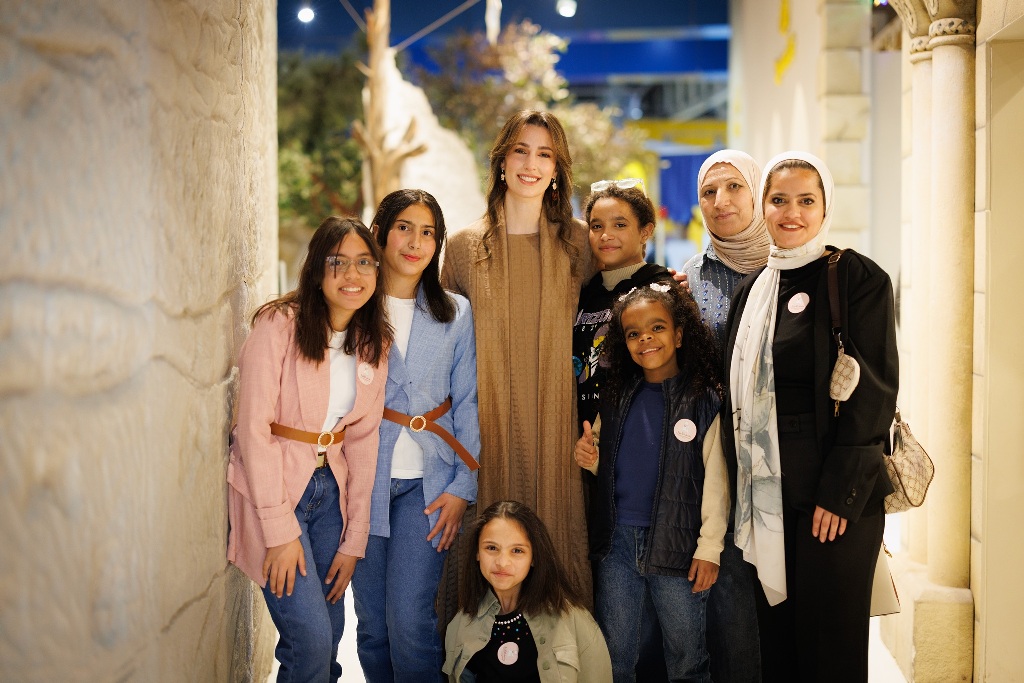 Madar Al-Saa Images 0.9863699602104956