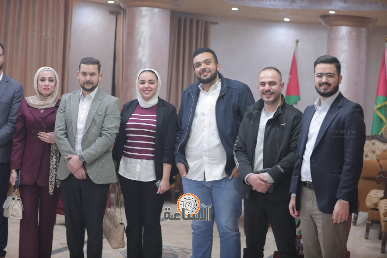 Madar Al-Saa Images 0.39793765547188387