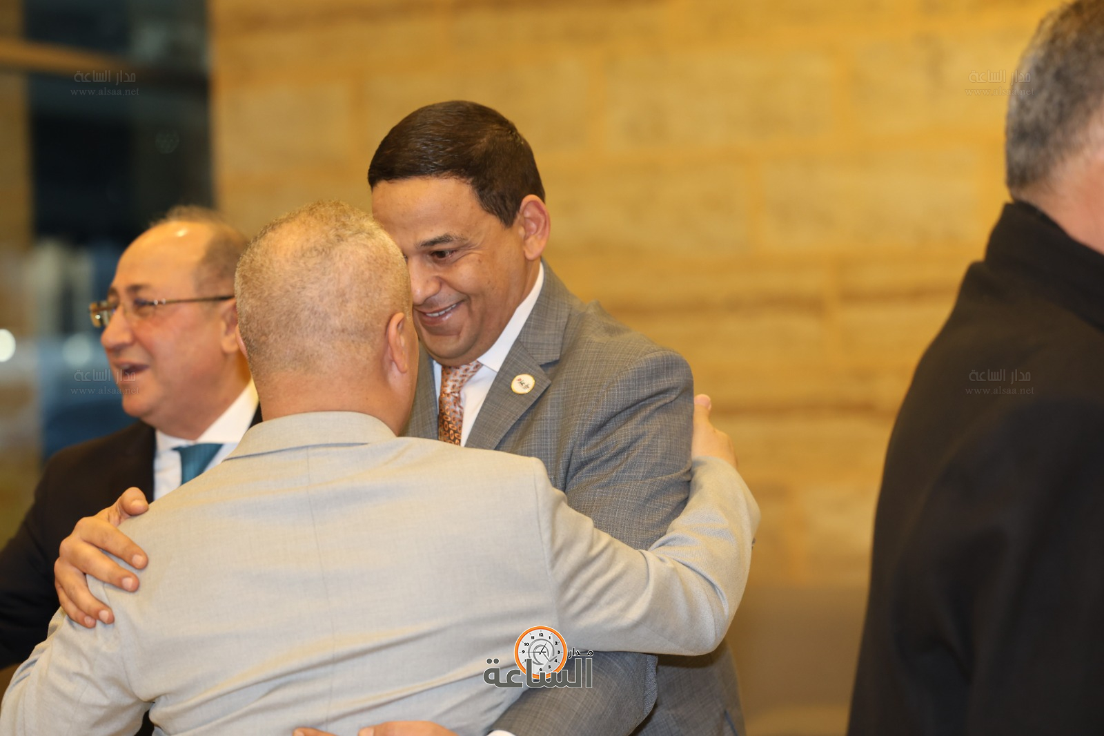 Madar Al-Saa Images 0.6877837514101723