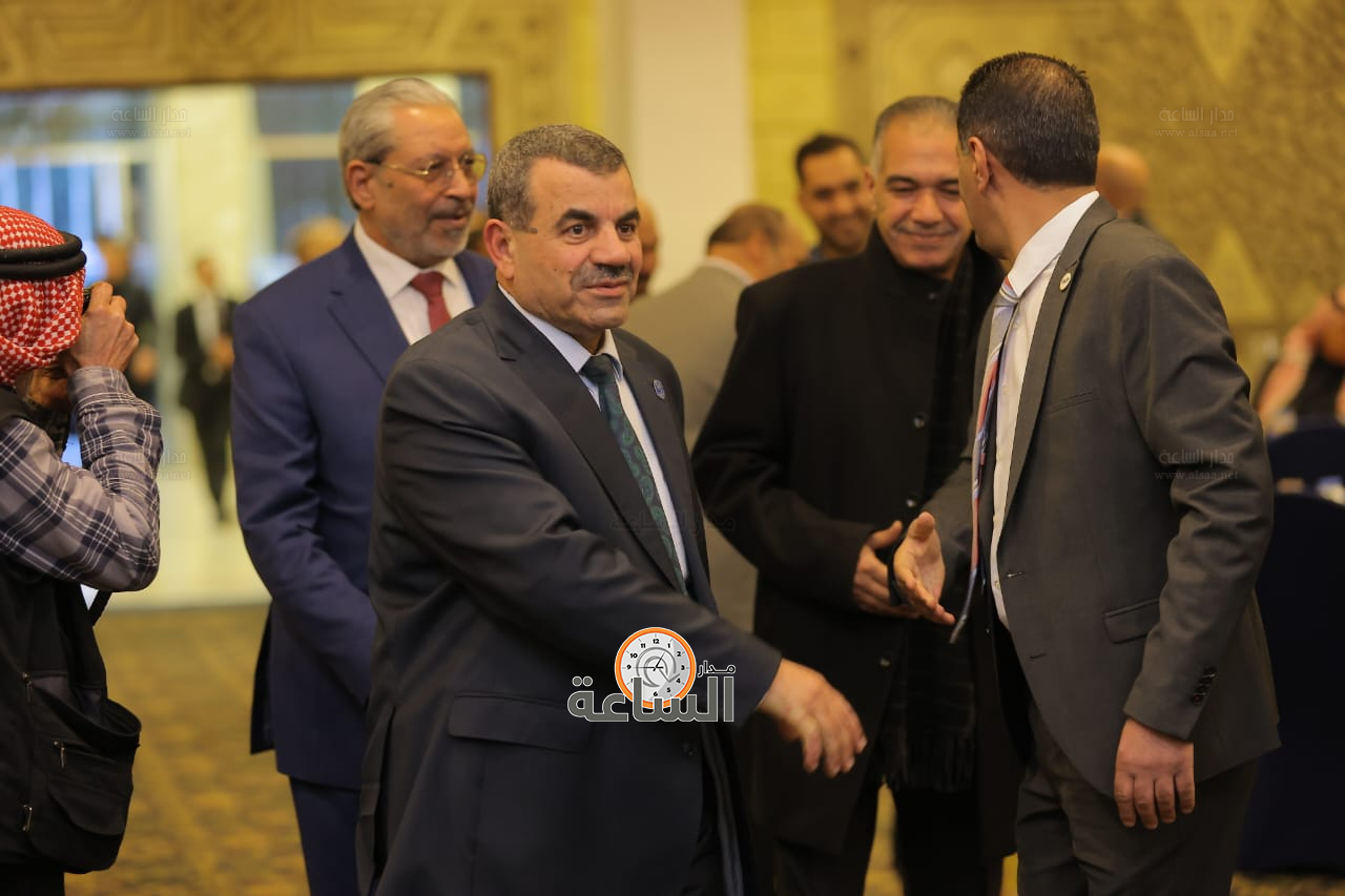 Madar Al-Saa Images 0.1752498242522662