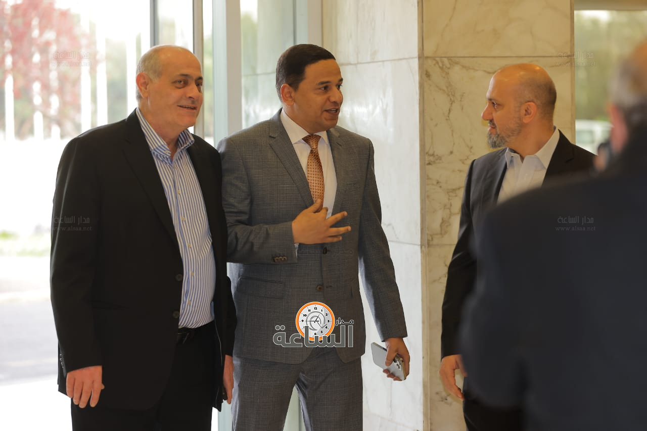 Madar Al-Saa Images 0.458288625160737