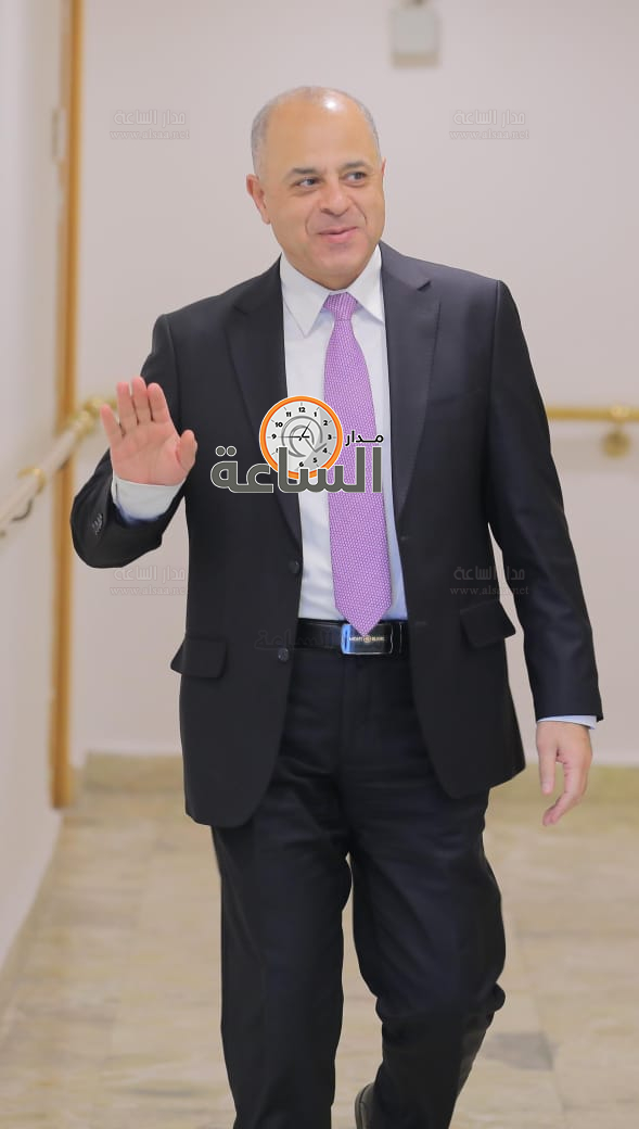 

 وزير الدولة لتطوير القطاع العام خير ابو صعيليك 

