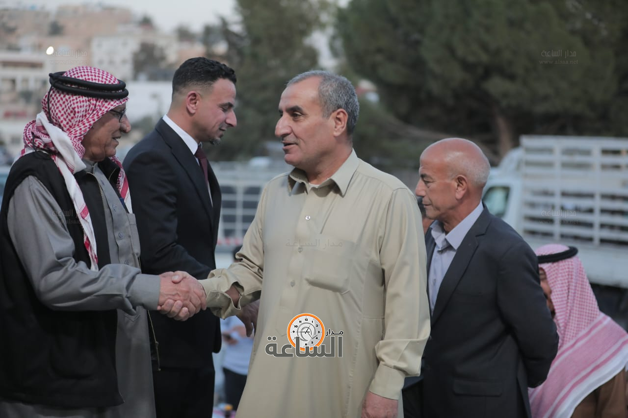 Madar Al-Saa Images 0.3271099487535687