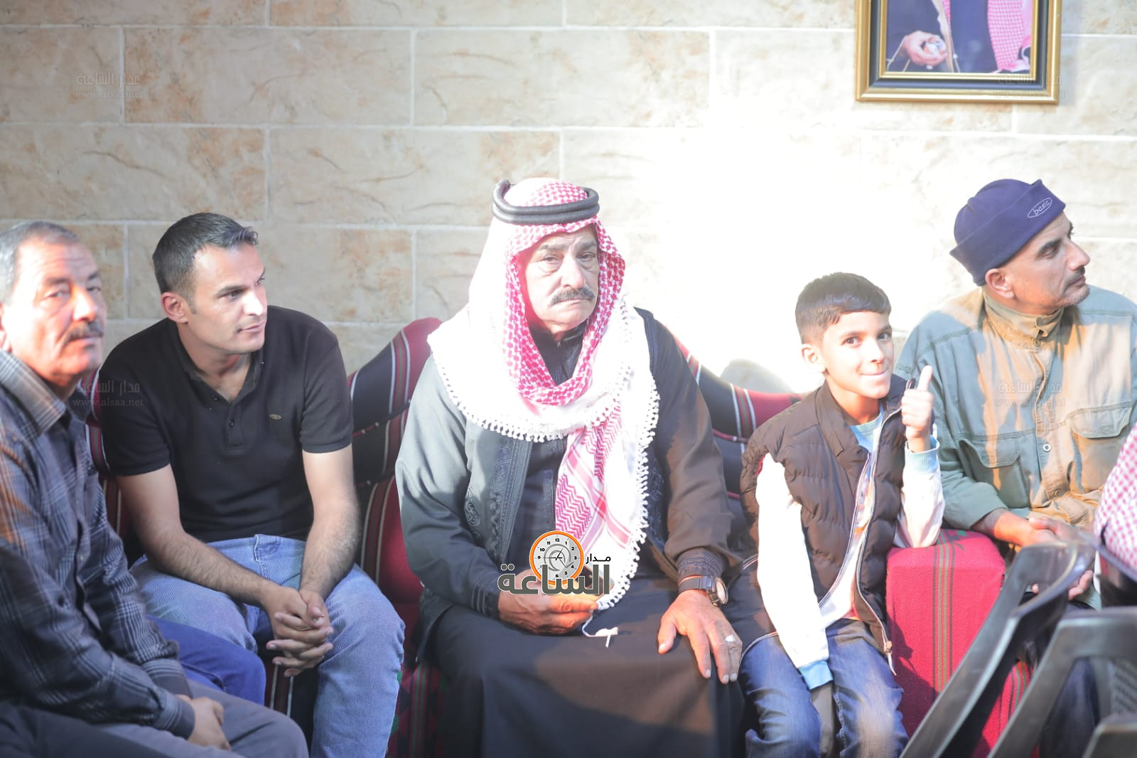 Madar Al-Saa Images 0.7348037875312368