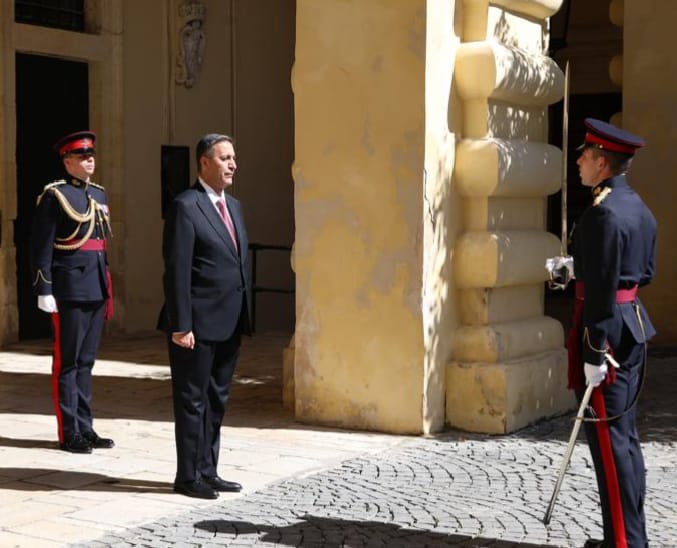 Madar Al-Saa Images 0.4293312559153819