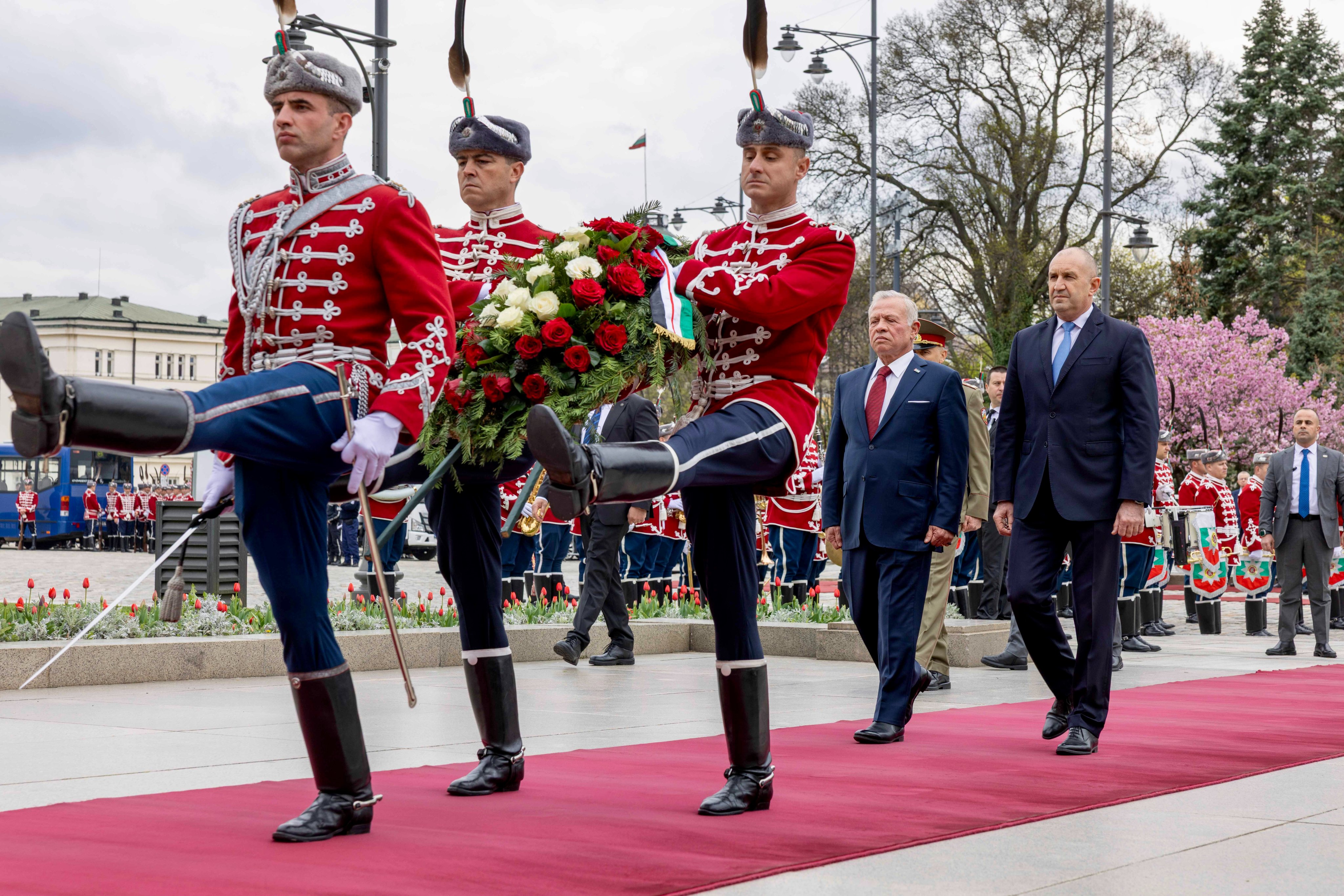 Madar Al-Saa Images 0.6665439613311424