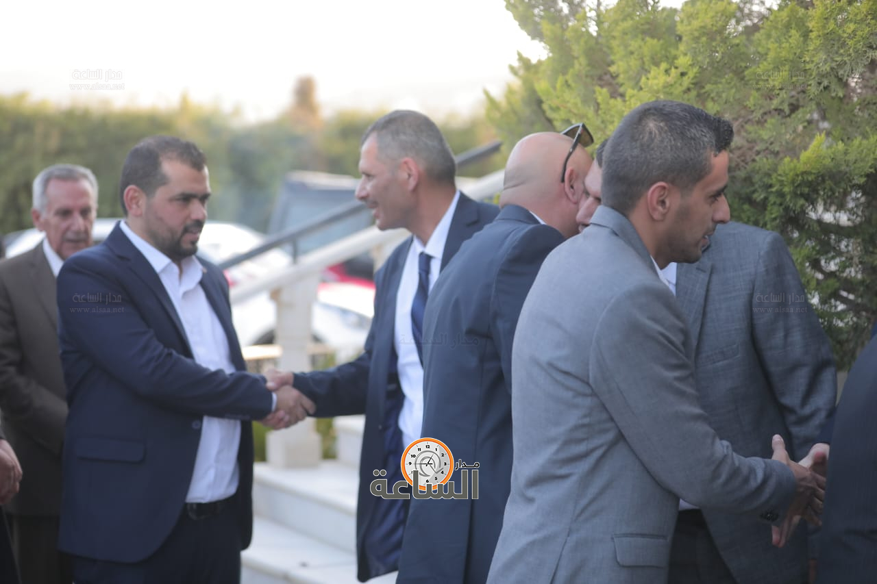 Madar Al-Saa Images 0.472105562793536