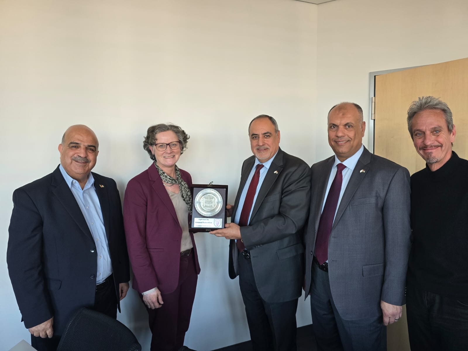 Madar Al-Saa Images 0.2190490511393559