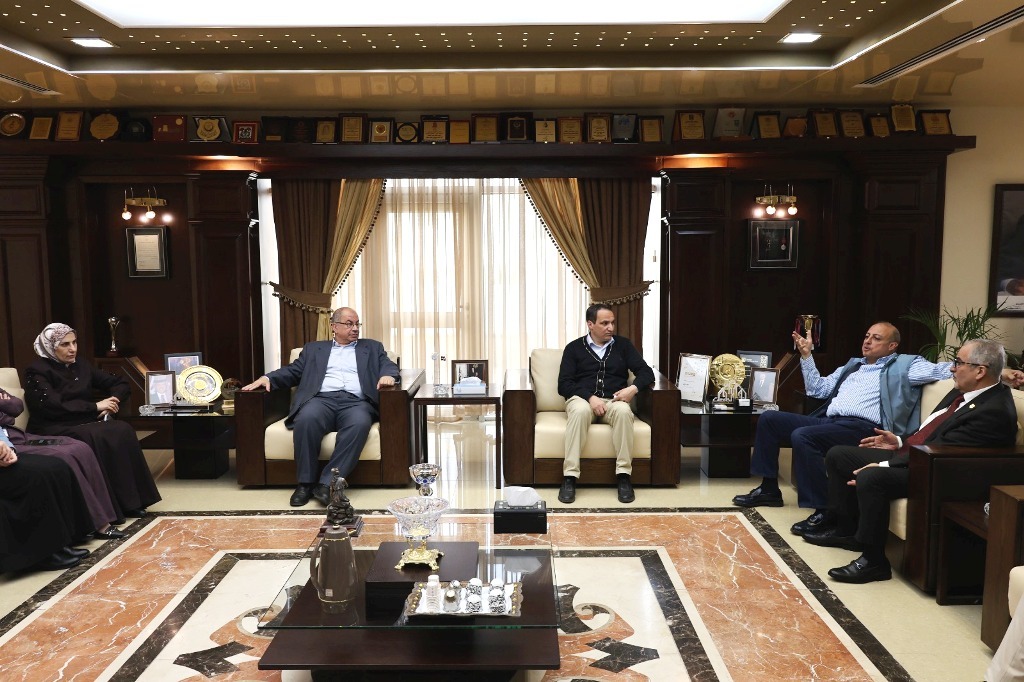 Madar Al-Saa Images 0.5765068772339772