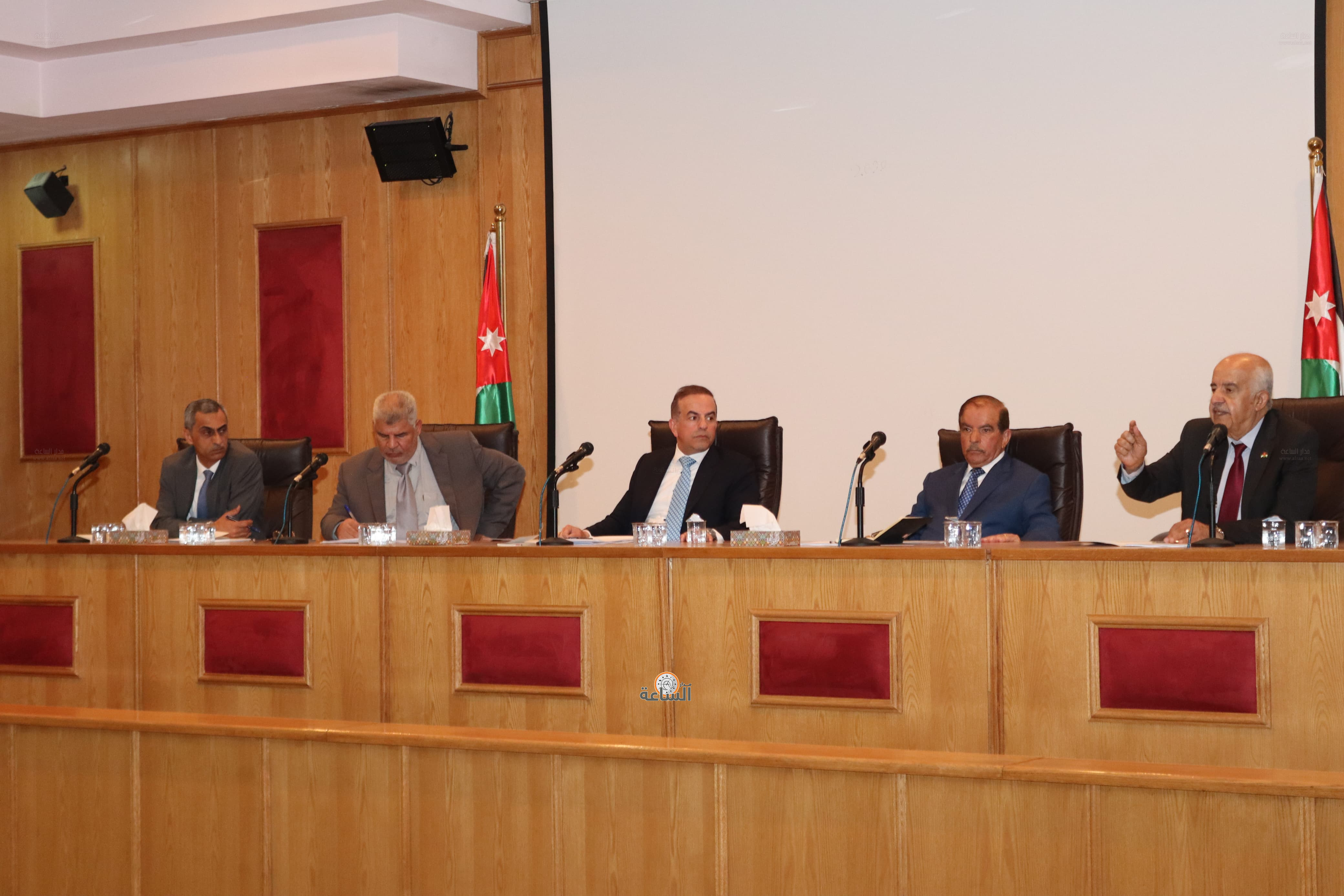 Madar Al-Saa Images 0.9336145669710845