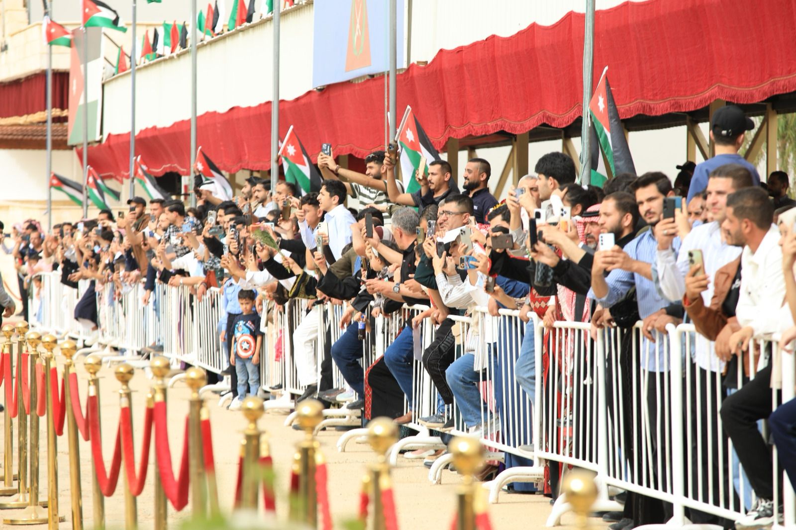 Madar Al-Saa Images 0.3513536342322845