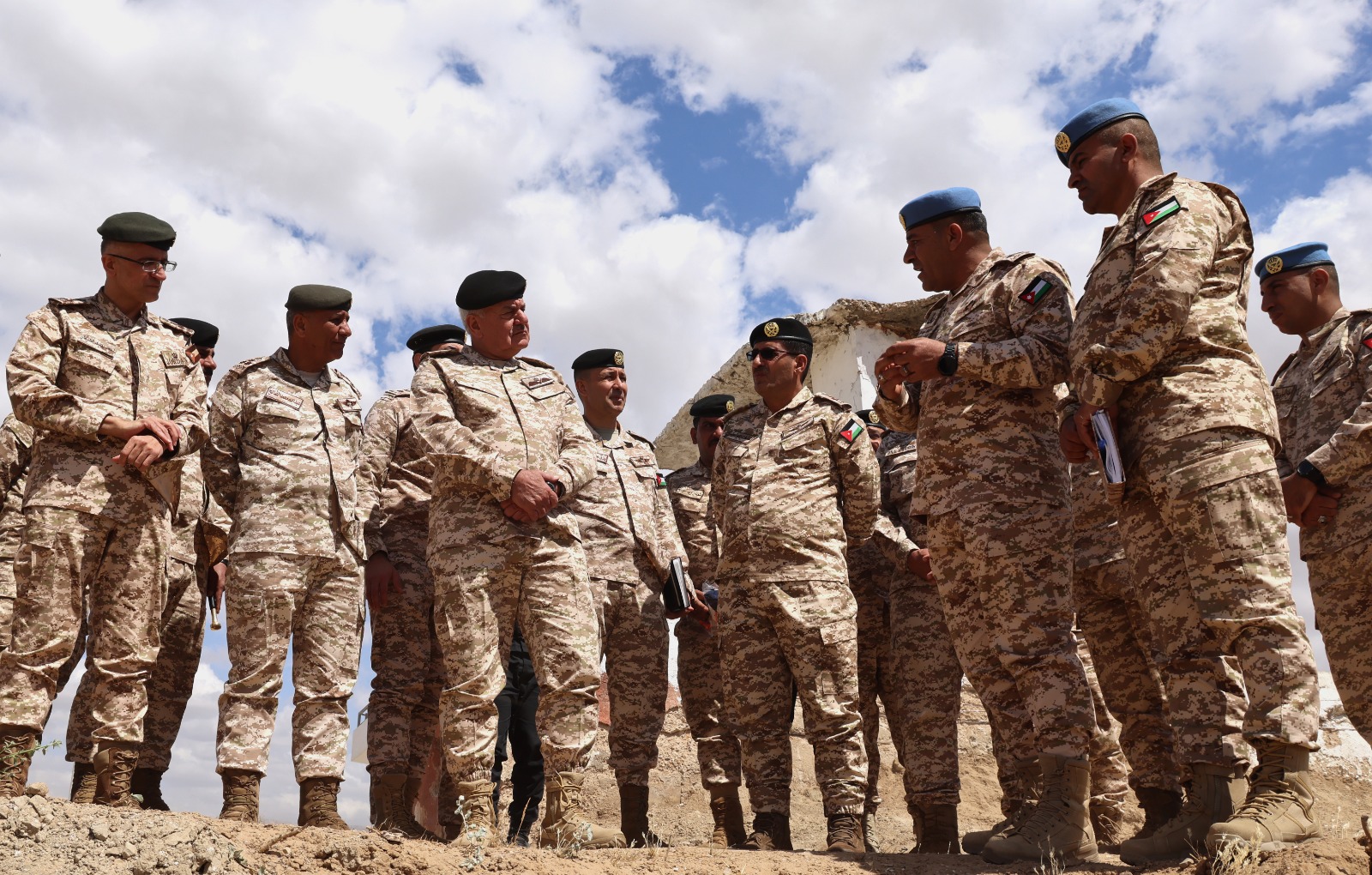 Madar Al-Saa Images 0.0008043509482390521