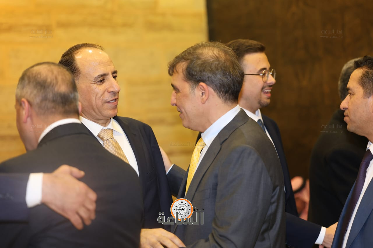 Madar Al-Saa Images 0.43670320904522675