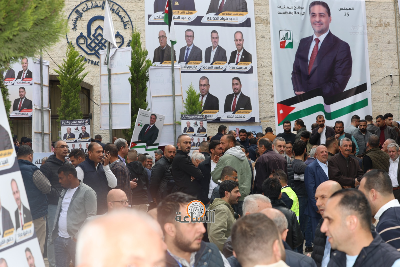 Madar Al-Saa Images 0.7518801580598294