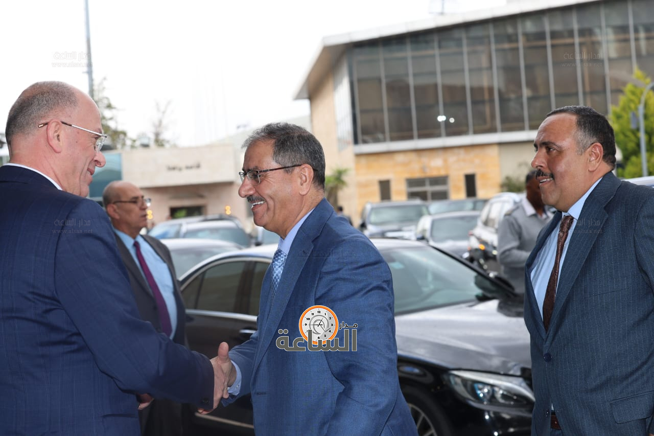 Madar Al-Saa Images 0.37899332920043594