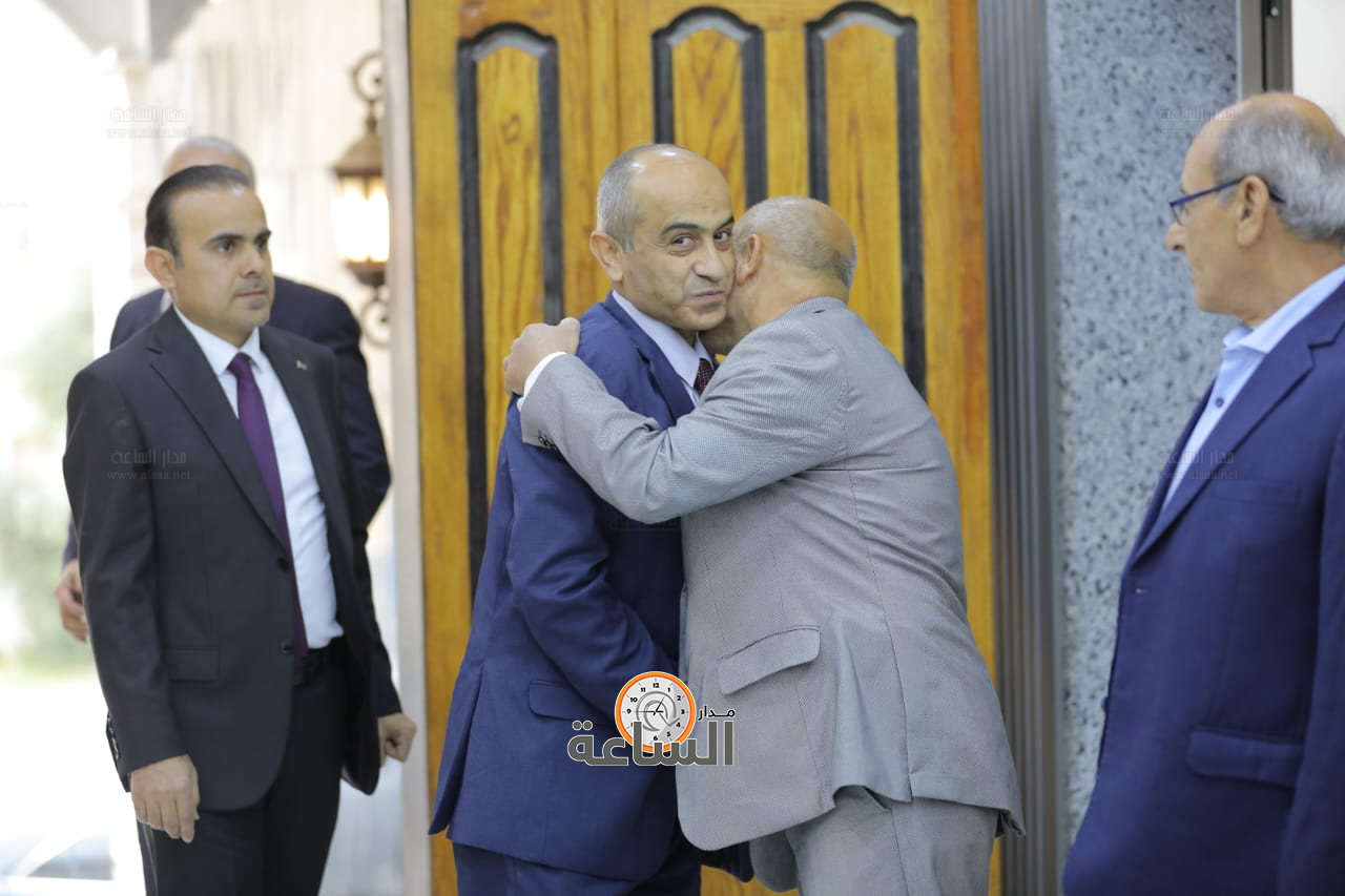 Madar Al-Saa Images 0.8146035389504673