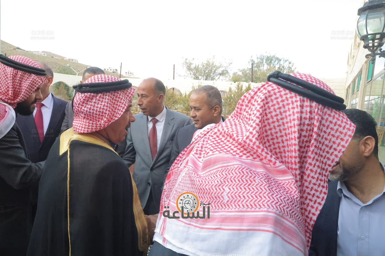 Madar Al-Saa Images 0.0354158657871827