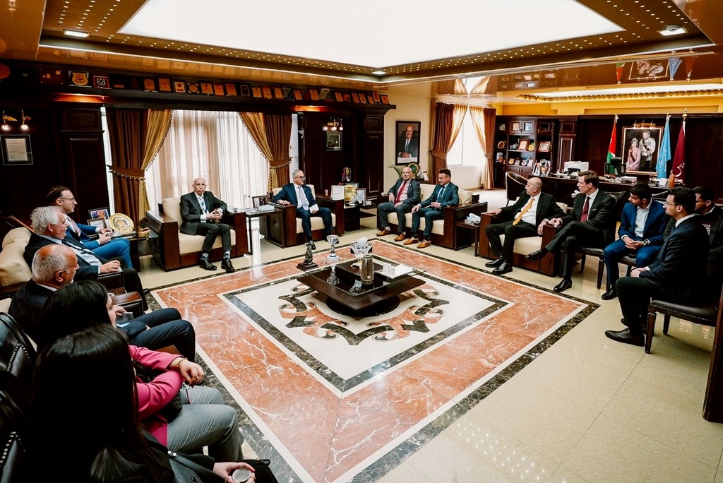 Madar Al-Saa Images 0.319903049217536