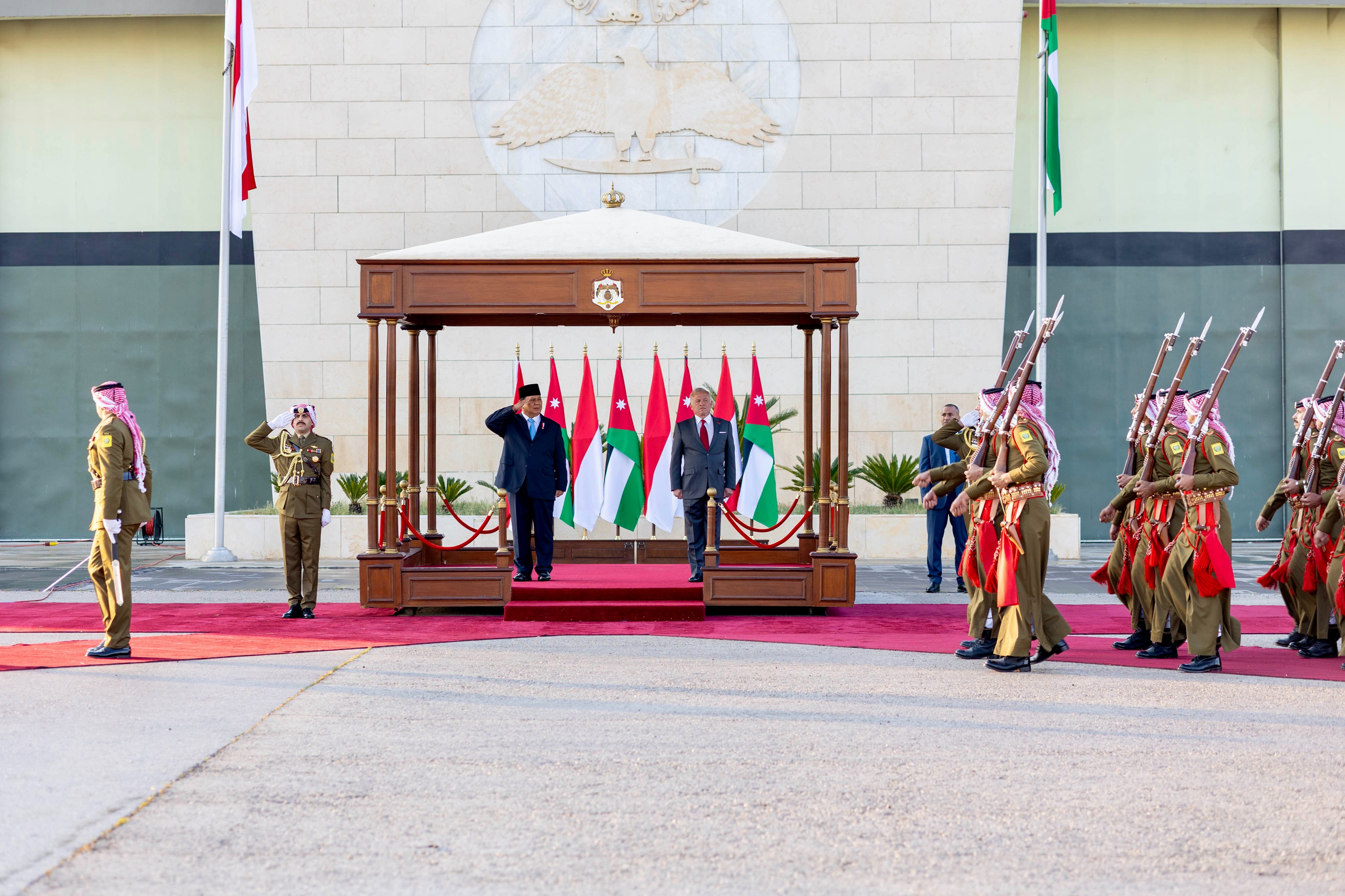 Madar Al-Saa Images 0.2719244663063639