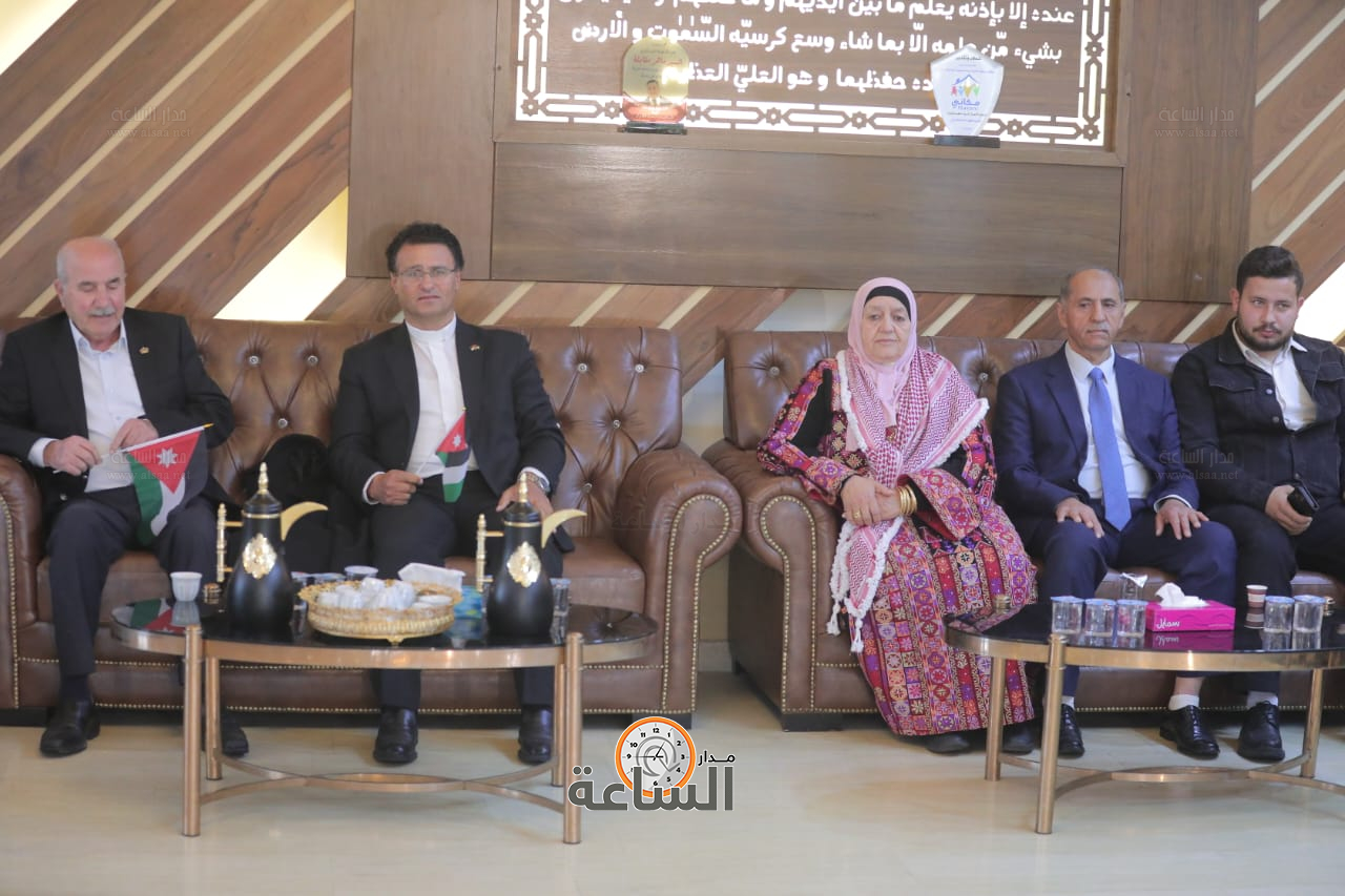 Madar Al-Saa Images 0.04220118792098537