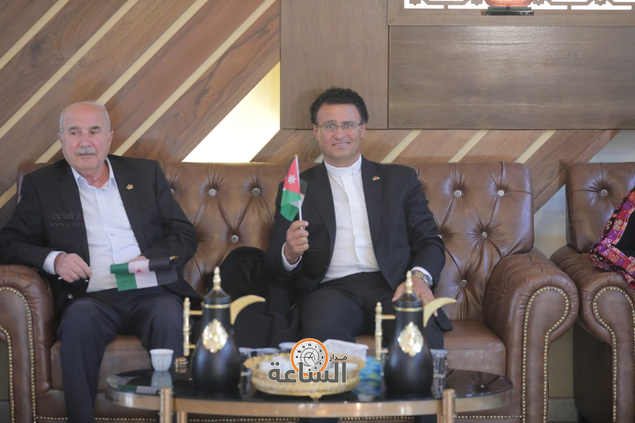 Madar Al-Saa Images 0.012456775882167093