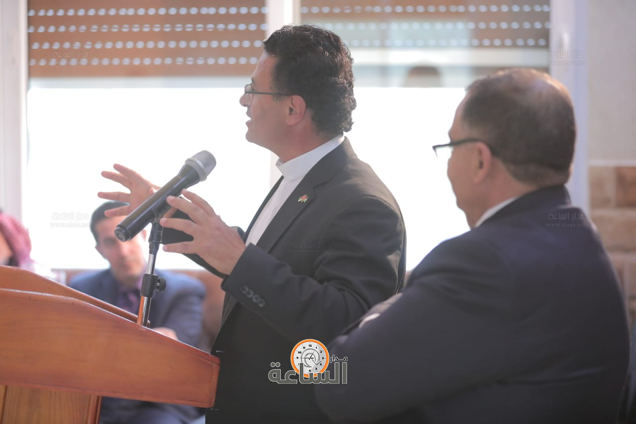 Madar Al-Saa Images 0.3774375349343724