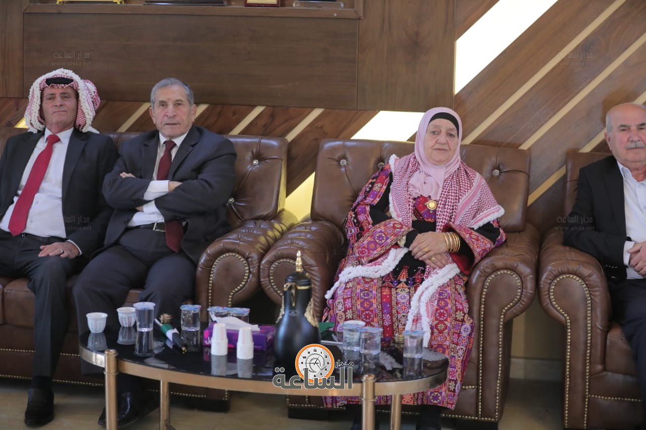 Madar Al-Saa Images 0.9758601971588163