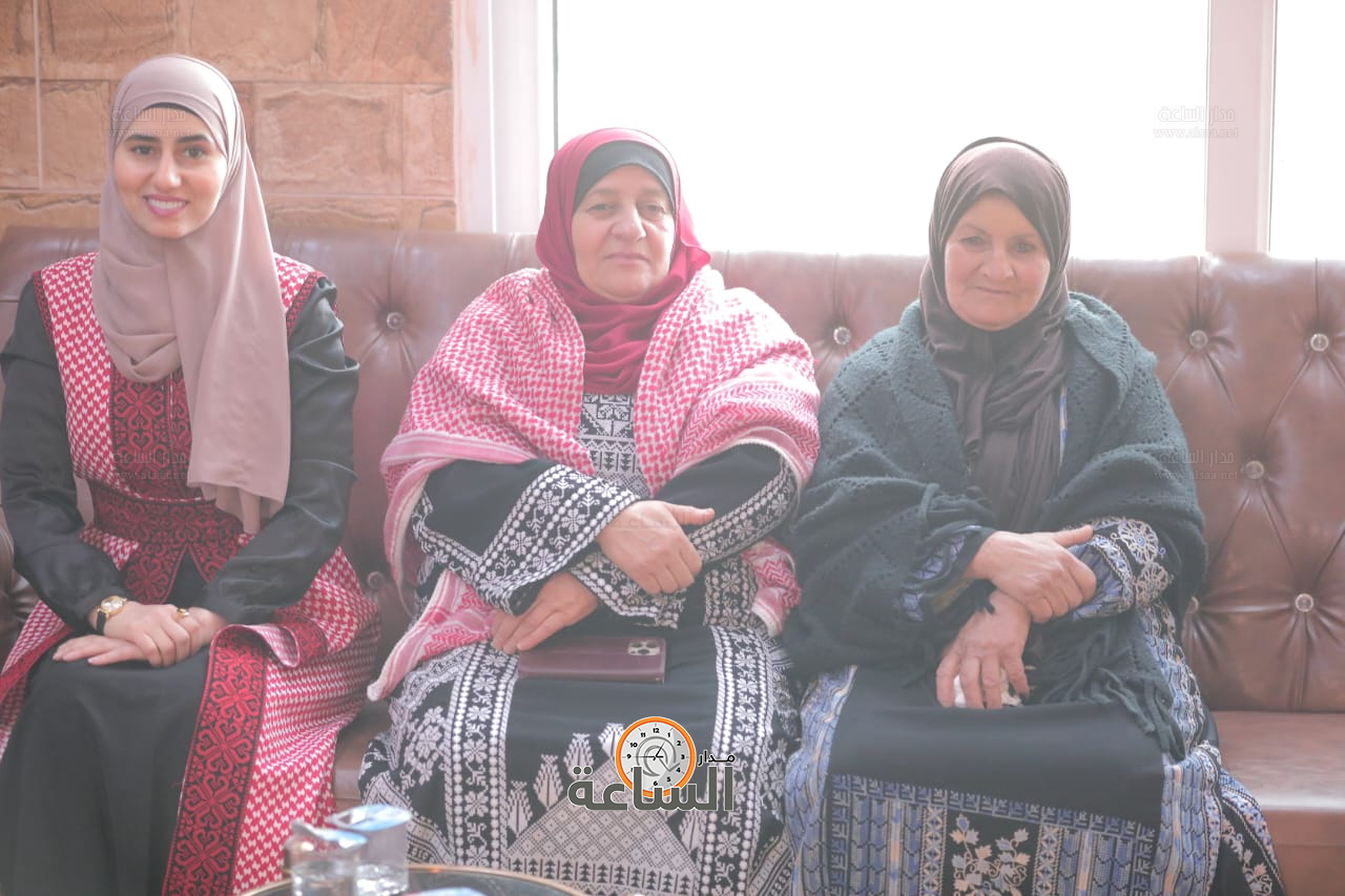 Madar Al-Saa Images 0.37516800395269134