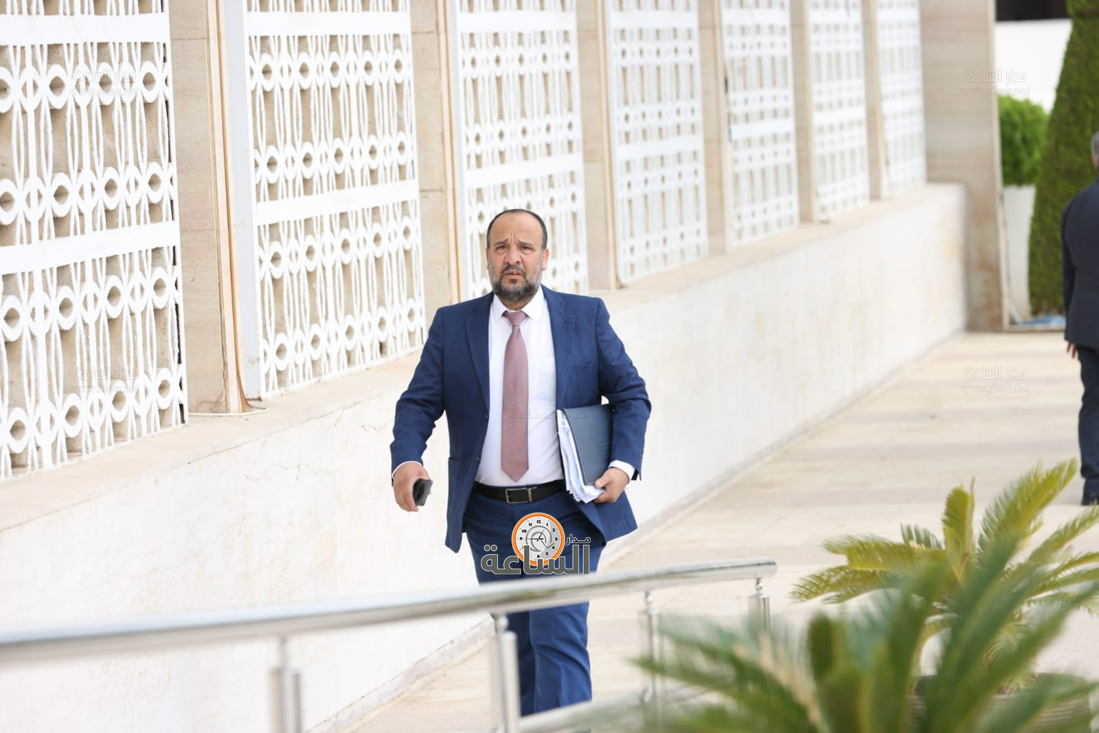 Madar Al-Saa Images 0.445402357541659