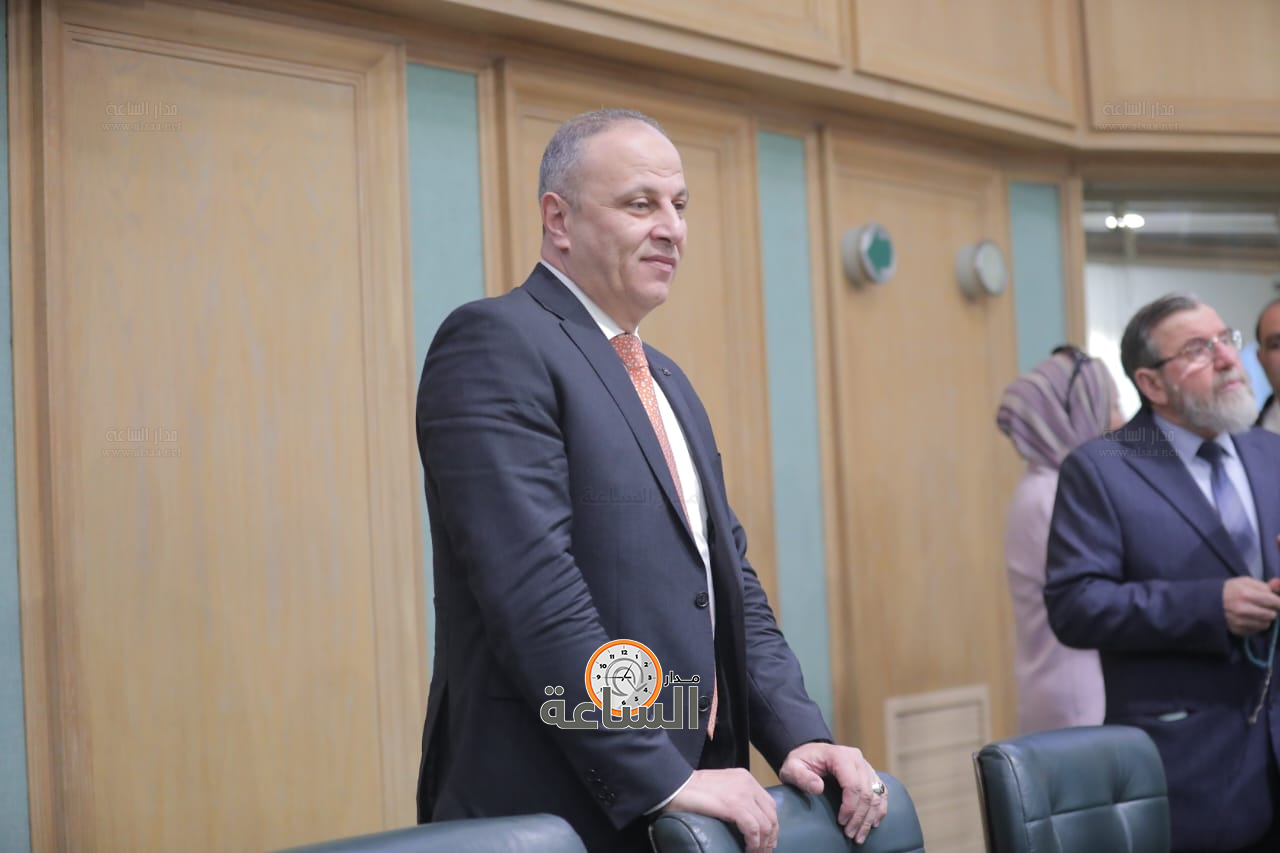 Madar Al-Saa Images 0.10515618000887872