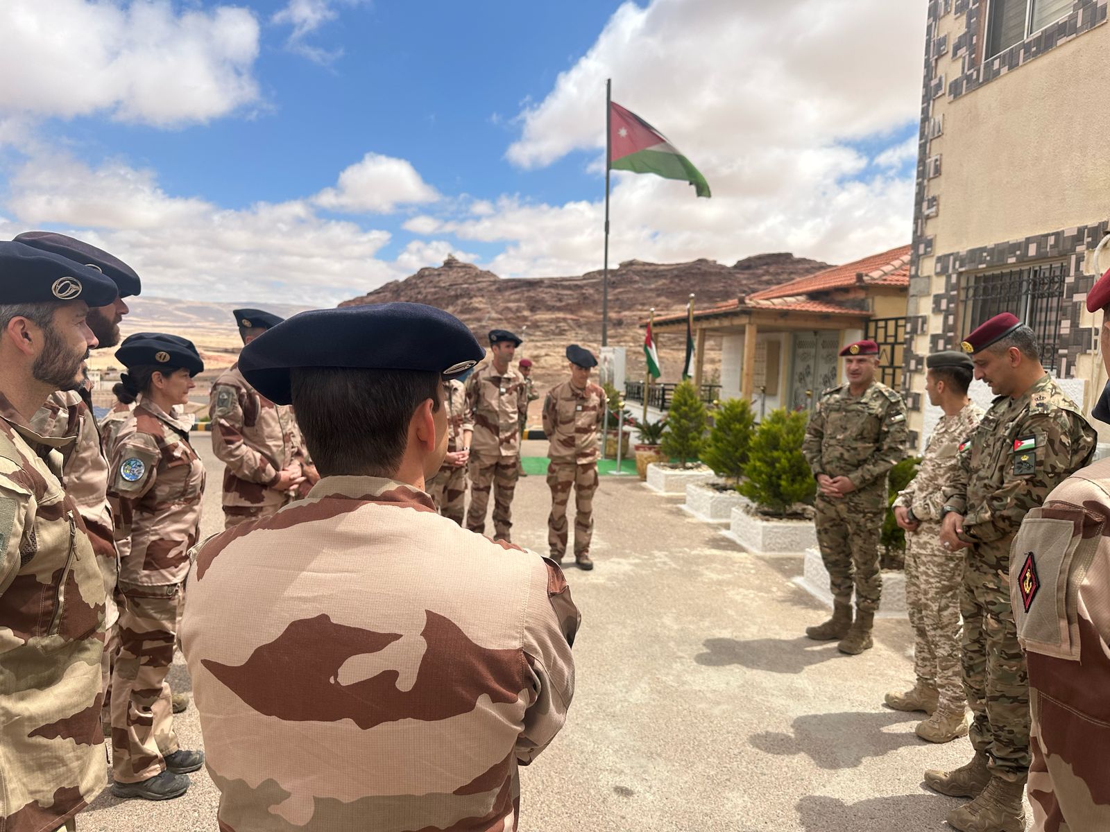 Madar Al-Saa Images 0.7223286700058208