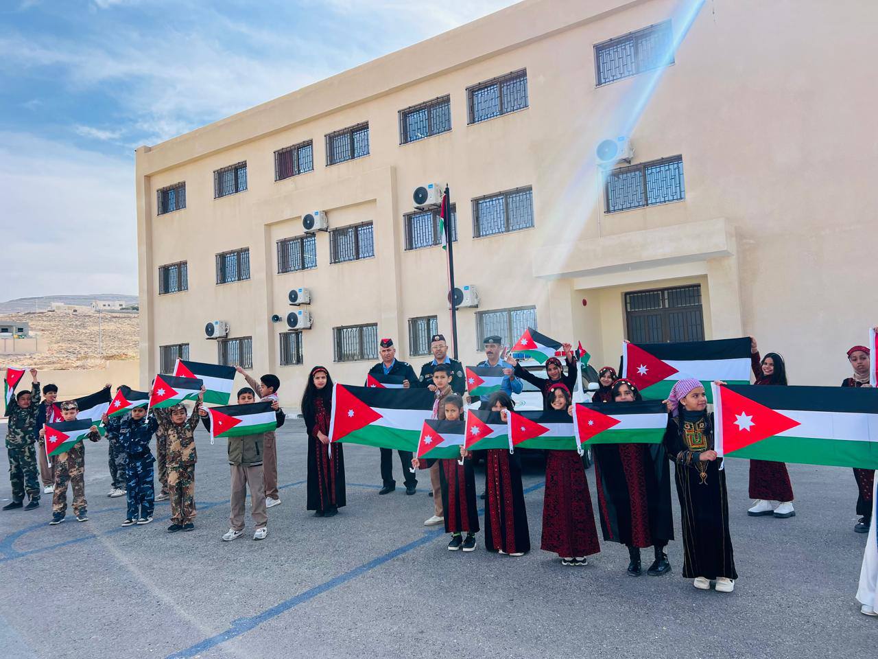 Madar Al-Saa Images 0.644206080476371