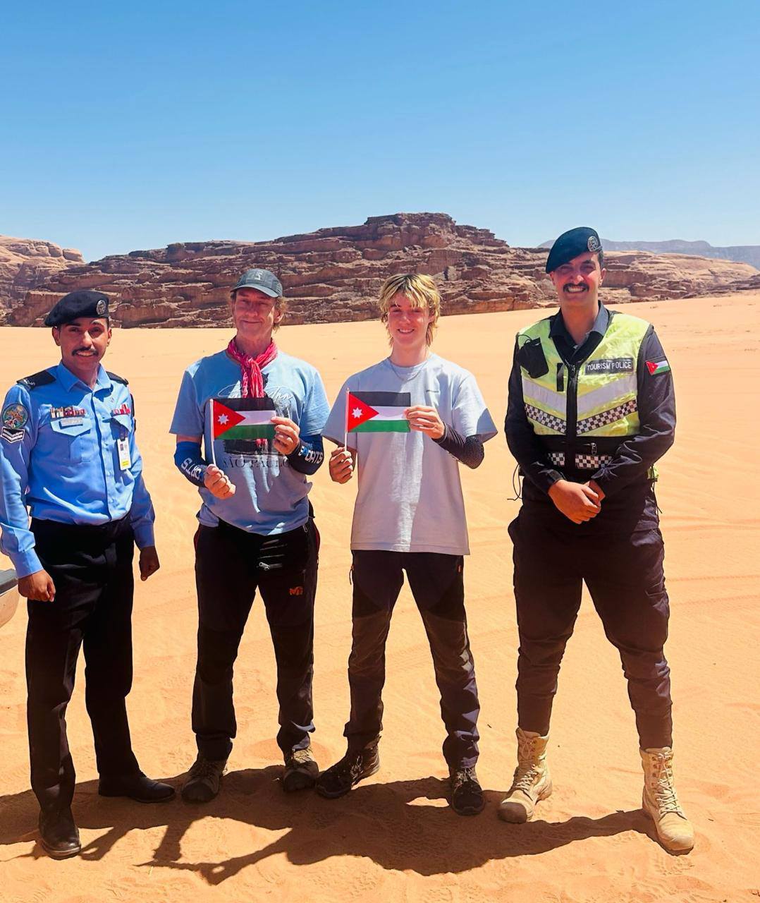 Madar Al-Saa Images 0.9905000552768524