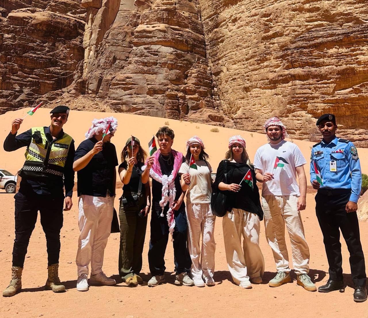 Madar Al-Saa Images 0.339153481115844