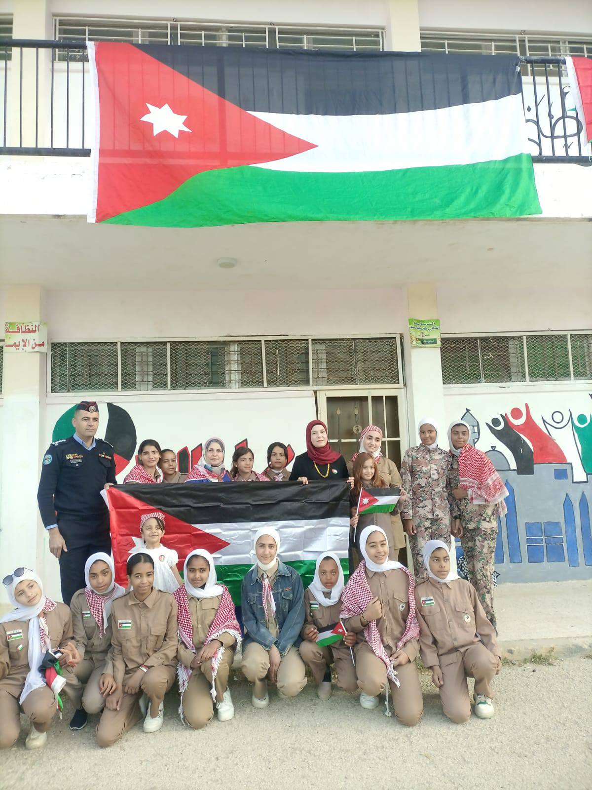 Madar Al-Saa Images 0.4523130732733748