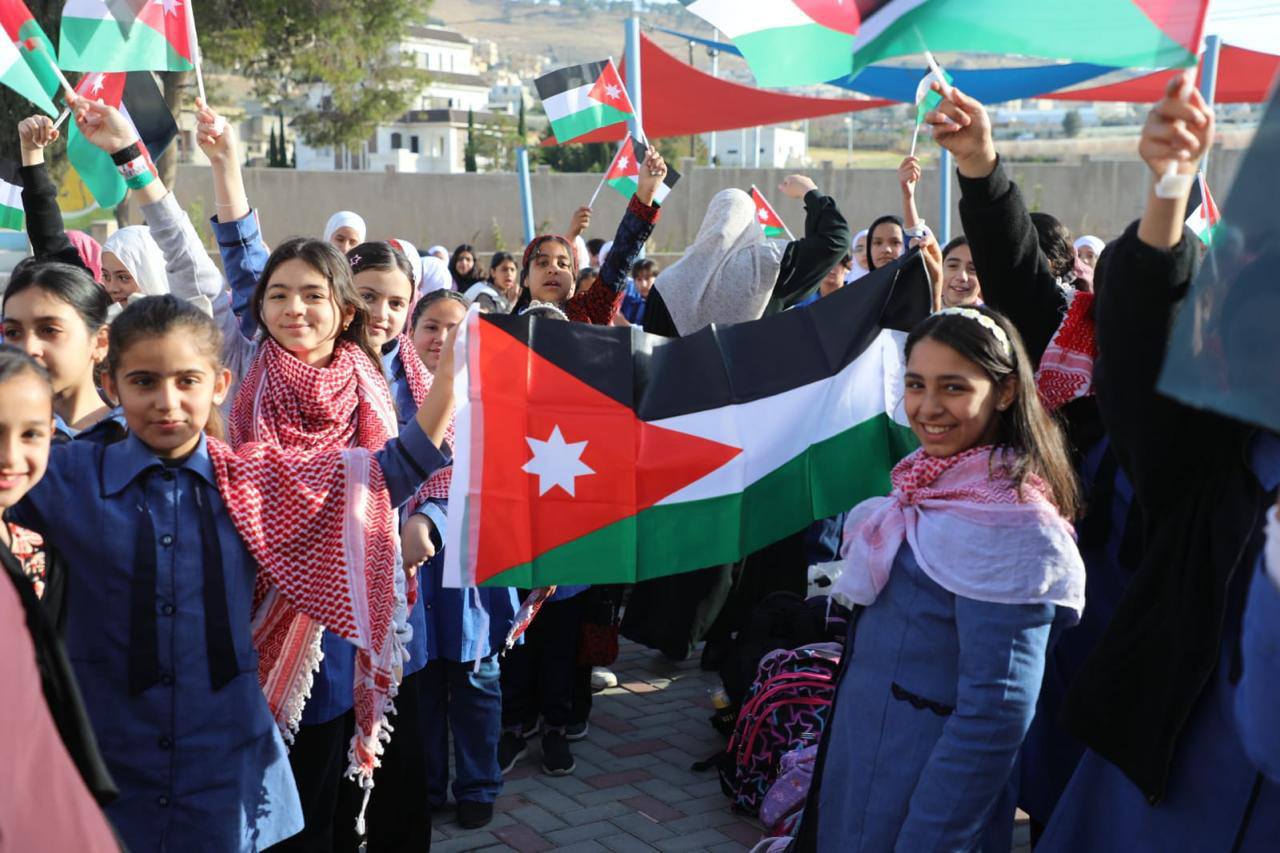 Madar Al-Saa Images 0.7082941017590827