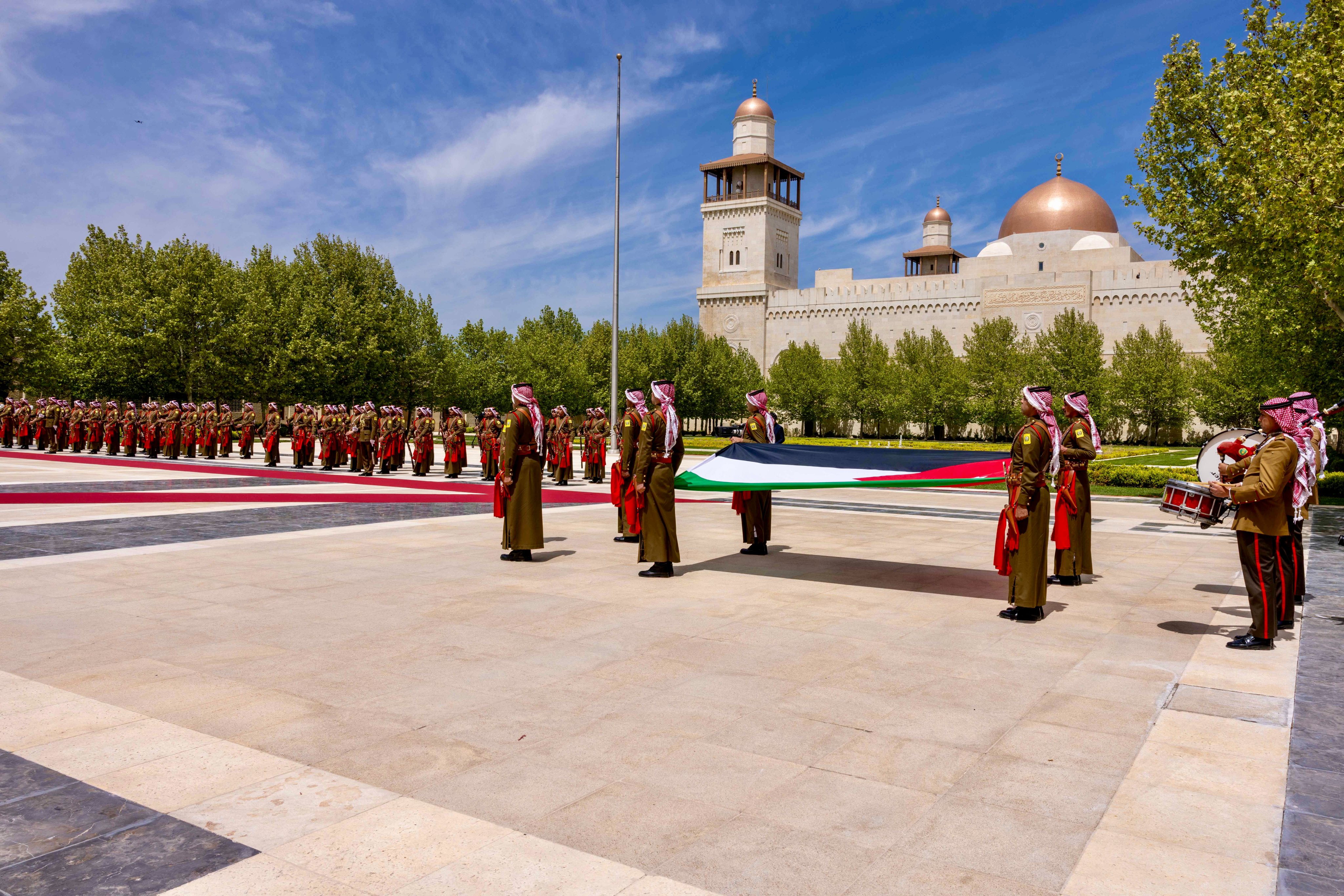 Madar Al-Saa Images 0.5388566542462737