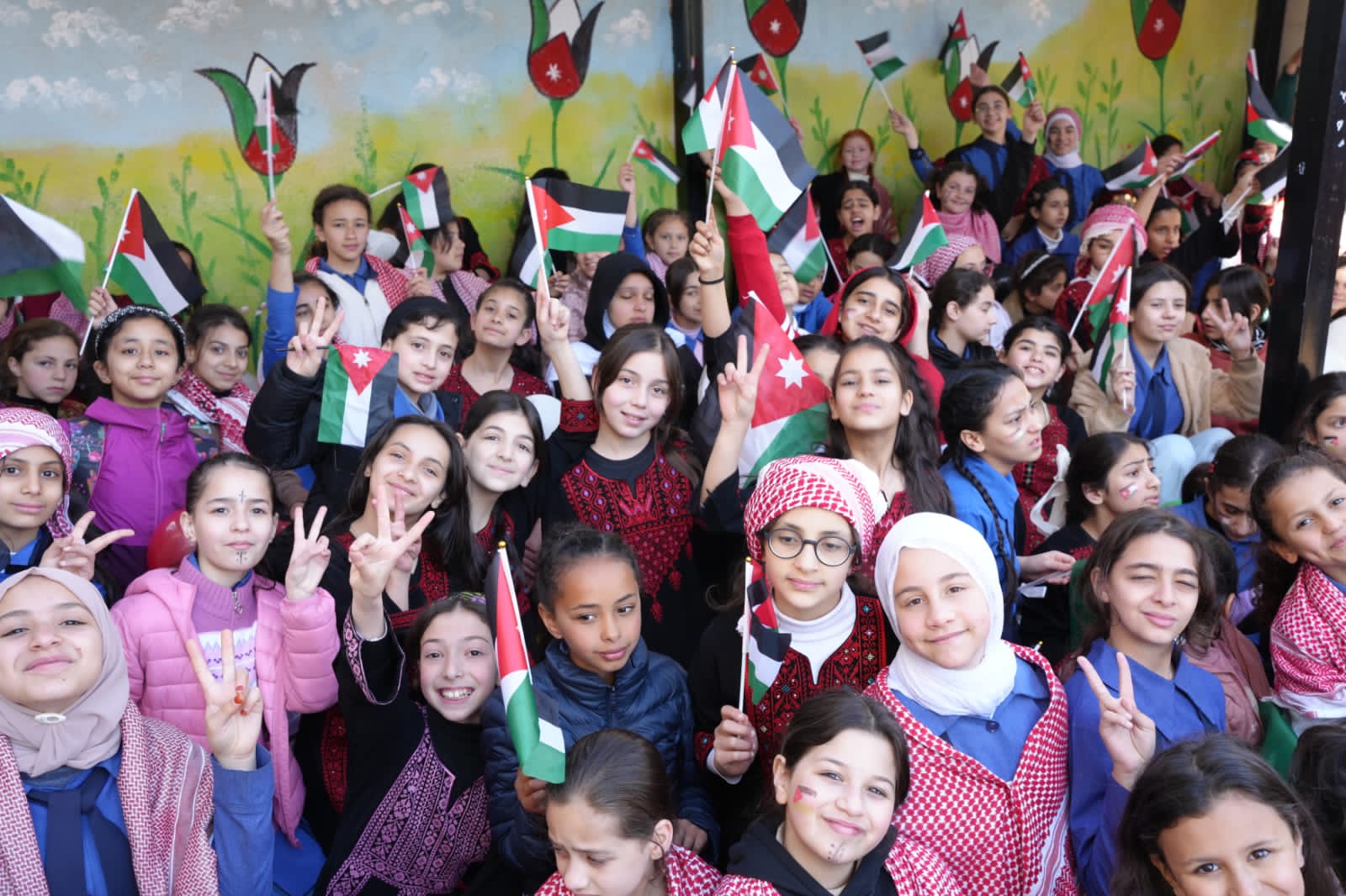 Madar Al-Saa Images 0.04907274296826525