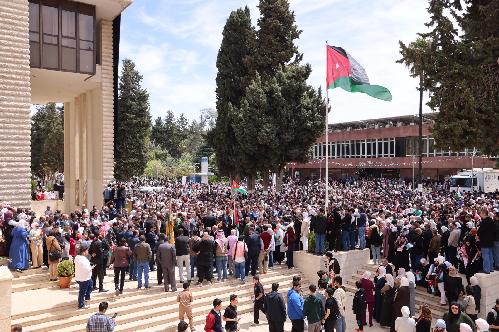 Madar Al-Saa Images 0.8136196434834002