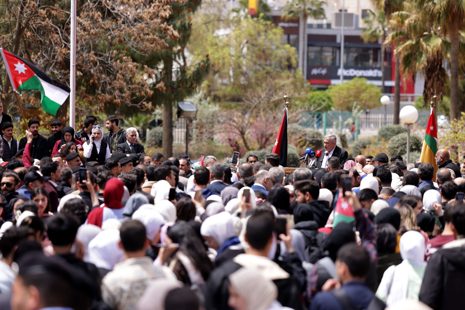 Madar Al-Saa Images 0.9145570507372037