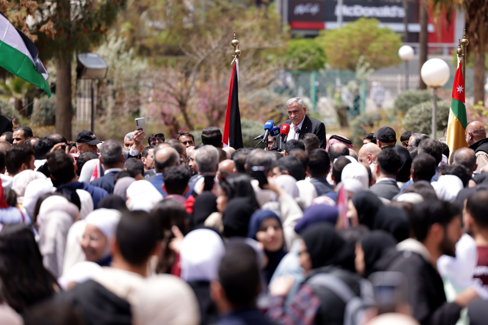 Madar Al-Saa Images 0.14210348004157825